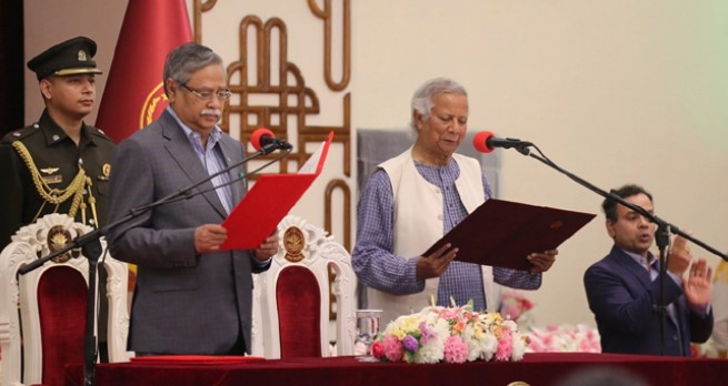 অন্তর্বর্তী সরকারের ৫ উপদেষ্টাদের মধ্যে দায়িত্ব পুনর্বণ্টন